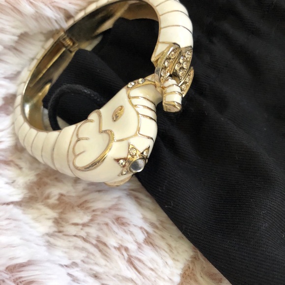 Banana Republic White Elephant 🐘 bracelet - Picture 2 of 2